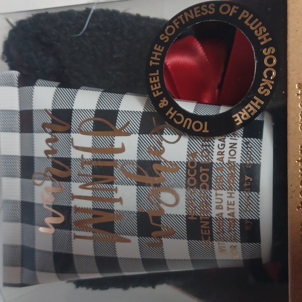 Hot Cocoa Foot Lotion and Plush Spa Socks Set - Picture 2 of 5